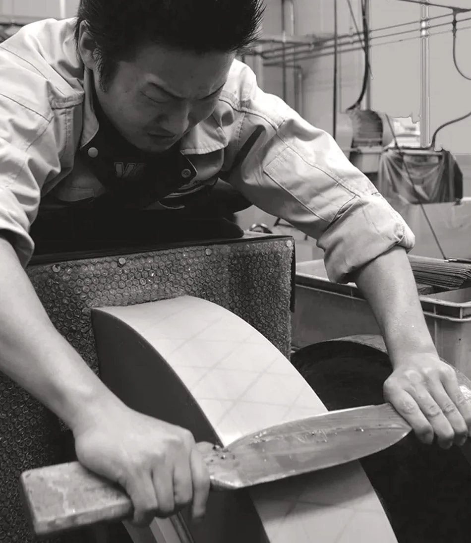 A Shun craftsman at work in the Seki City workshop
