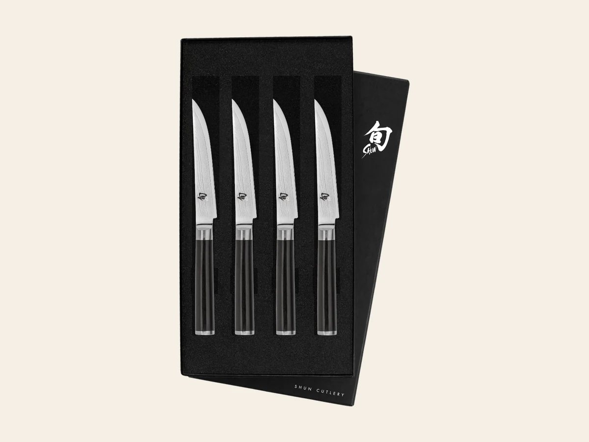 Shun Classic vierteiliges Steakmesserset mit dunklen Holzgriffen