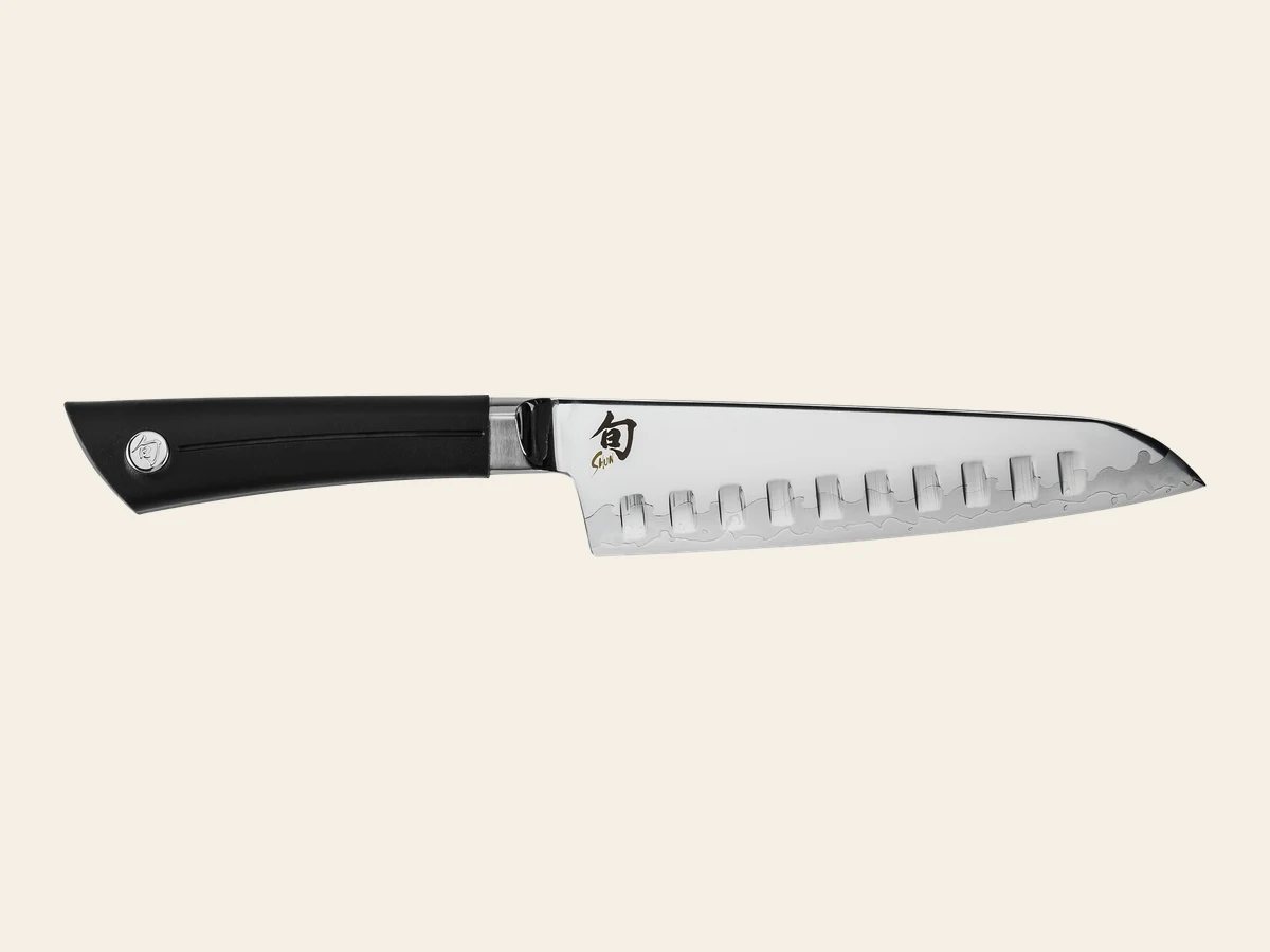 Santoku Shun Sora s kompozitní čepelí a strukturou na rukojeti